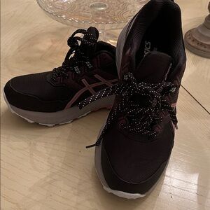 ASICS Women's Black and Pink Athletic Shoes Like new worn once maybe twice